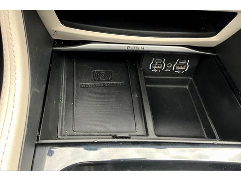 Used 2023 Chrysler Pacifica Limited FWD image 29
