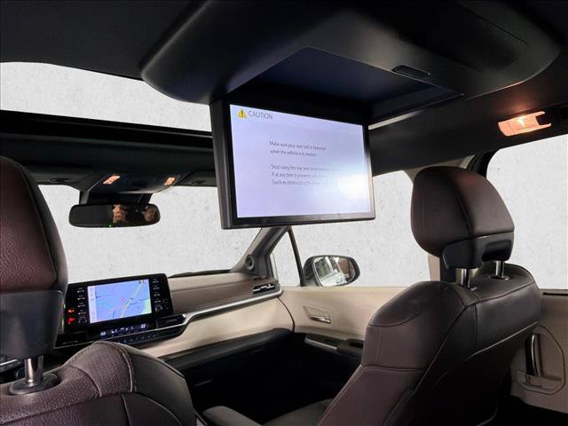 Used 2022 Toyota Sienna Platinum FWD image 23