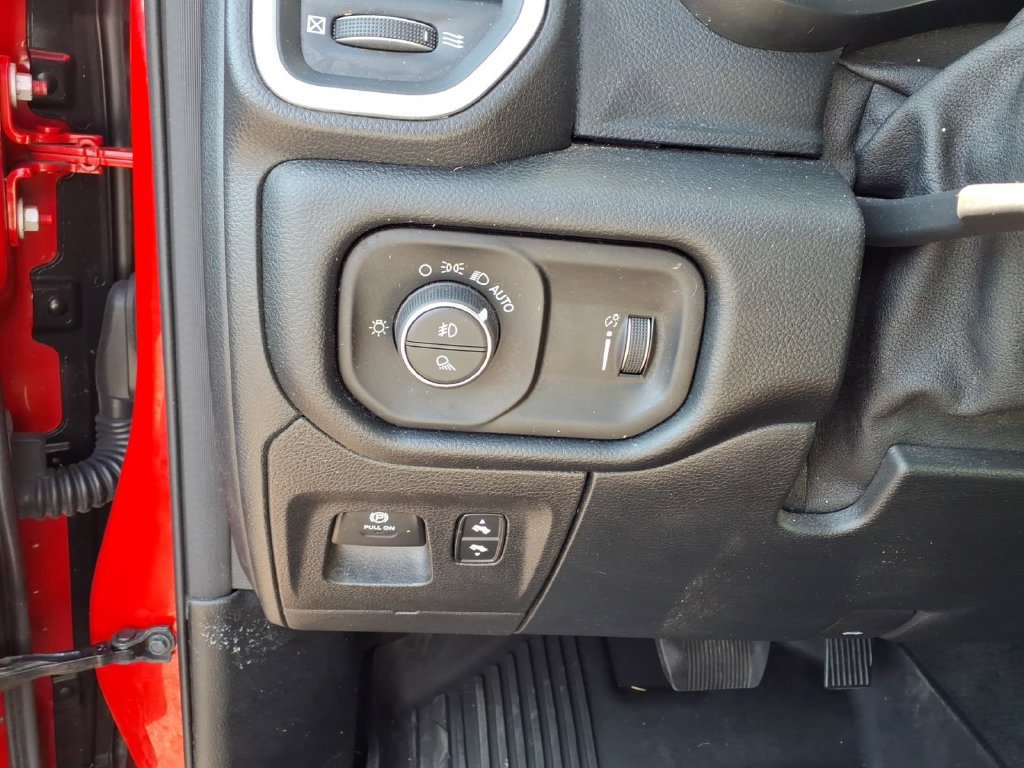 Used 2021 RAM 1500 Big Horn AWD/4WD image 18
