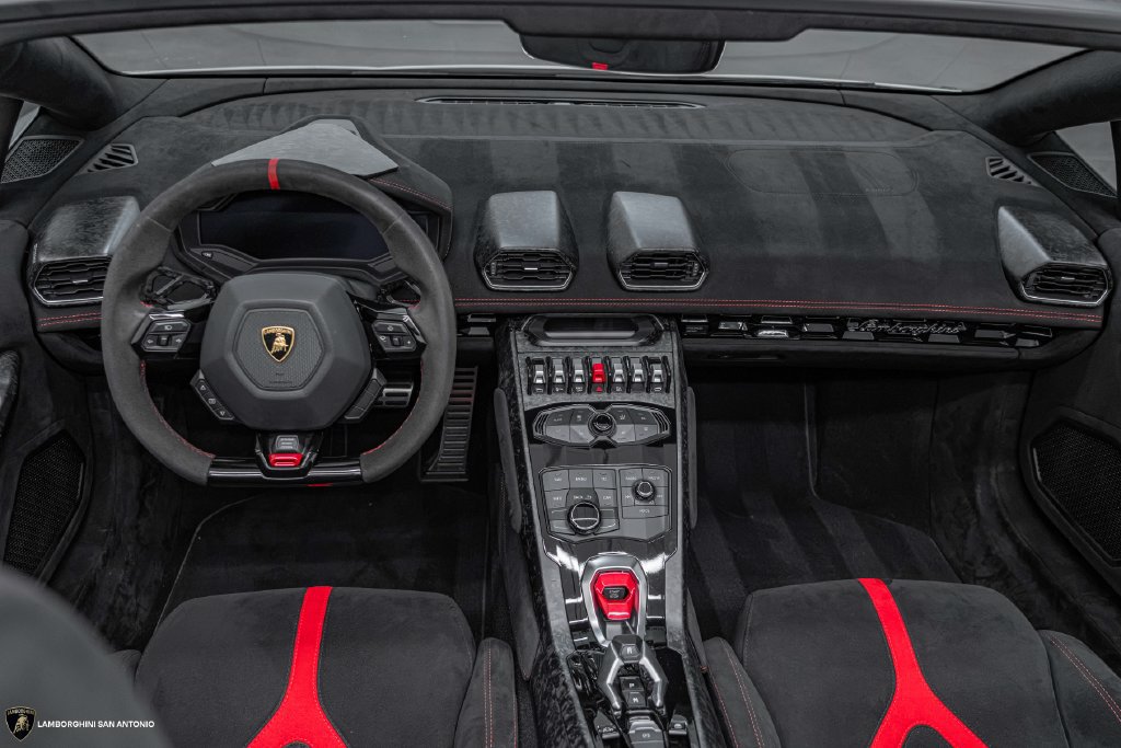 Used 2019 Lamborghini Huracan Performante AWD/4WD image 4