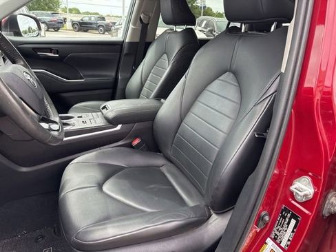 Used 2020 Toyota Highlander XLE AWD/4WD image 28