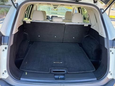 Used 2023 Nissan Rogue SV image 12