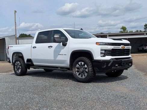 Used 2024 Chevrolet Silverado 2500 Custom w/ Custom Value Package AWD/4WD image 2