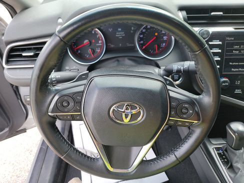 Used 2020 Toyota Camry XSE FWD image 8