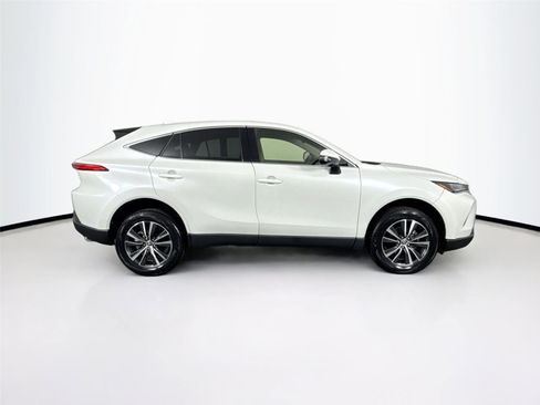 Certified 2022 Toyota Venza XLE image 9