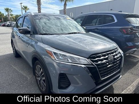 Used 2021 Nissan Kicks SV FWD image 1