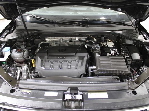Used 2024 Volkswagen Tiguan SE image 44