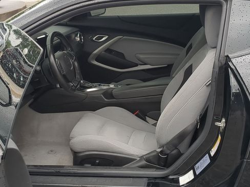 Used 2022 Chevrolet Camaro LT RWD image 11