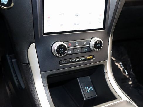 Used 2024 Ford Edge SE image 20