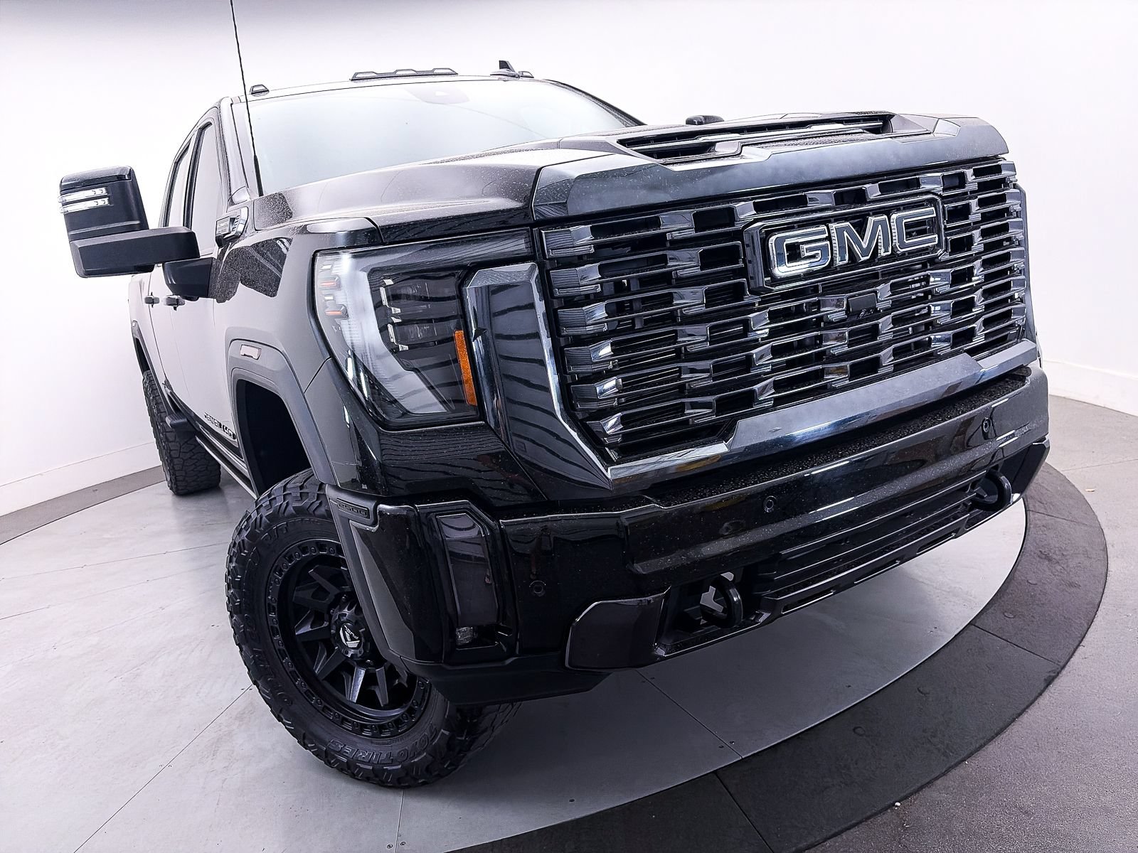 Used 2024 GMC Sierra 2500 Denali Ultimate AWD/4WD image 4
