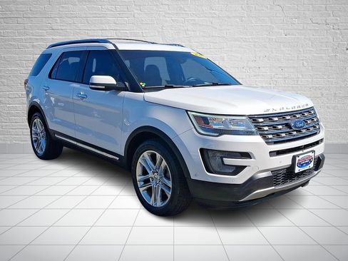 Used 2016 Ford Explorer Limited w/ Equipment Group 301A AWD/4WD image 3