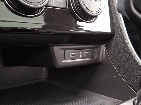 Used 2021 Volkswagen Jetta SE w/ SE Cold Weather Package image 24