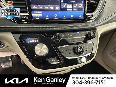 Used 2023 Chrysler Pacifica Touring-L AWD/4WD image 18