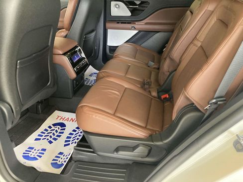 Certified 2025 Lincoln Aviator Reserve w/ Equipment Group 201A image 15