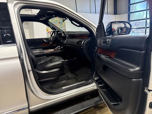Used 2018 Lincoln Navigator Reserve w/ Technology Package image 59