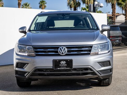 Used 2020 Volkswagen Tiguan SE w/ 3rd Row Seat Package AWD/4WD image 4
