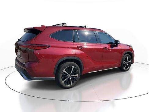 Used 2021 Toyota Highlander XSE AWD/4WD image 6