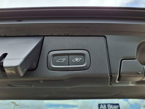 Certified 2023 Volvo XC60 B5 Core AWD/4WD image 11
