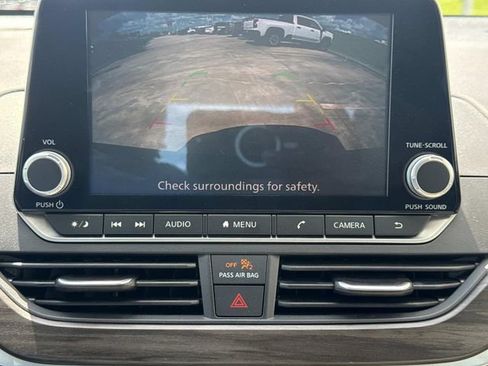 Used 2025 Nissan Altima 2.5 SV FWD image 31