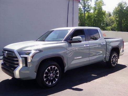 Used 2024 Toyota Tundra Limited w/ Power Package AWD/4WD image 13