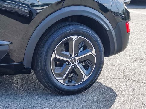 Certified 2024 Kia Niro EX FWD image 8