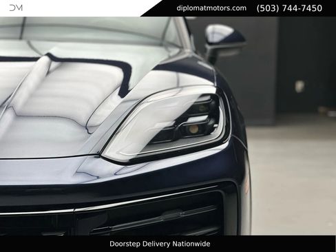 Used 2024 Porsche Cayenne S image 12