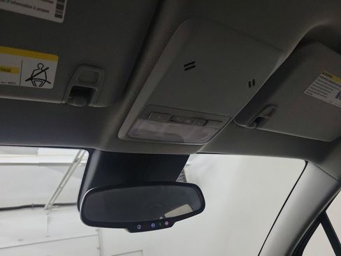 Used 2022 Chevrolet Trax LT w/ LT Convenience Package image 15