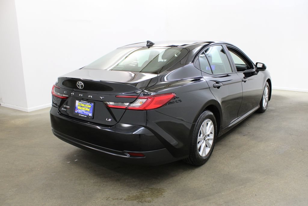 Used 2025 Toyota Camry LE FWD image 5