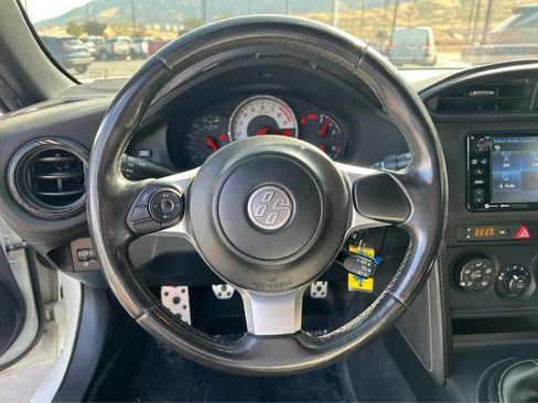 Used 2017 Toyota 86 RWD image 31