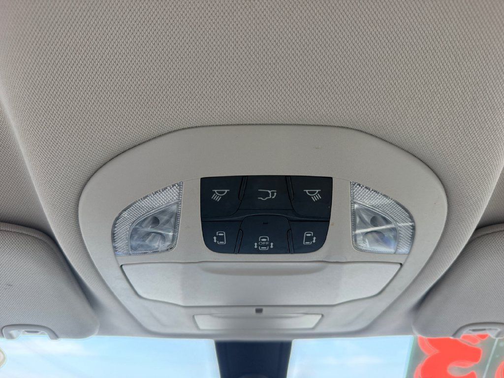 Used 2021 Chrysler Voyager Lxi FWD image 18
