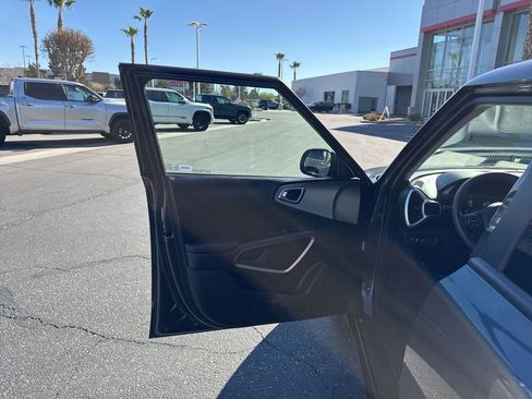 Used 2025 Kia Soul LX w/ LX Technology Package image 11