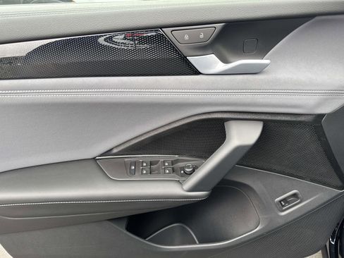 New 2026 Volkswagen Tiguan SE FWD image 17