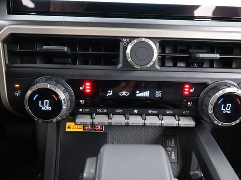 Used 2025 Toyota Tacoma TRD Off-Road w/ TRD Off Road Premium Package AWD/4WD image 29