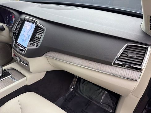 Used 2023 Volvo XC90 B6 Plus image 28