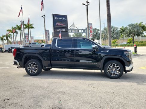 Used 2022 GMC Sierra 1500 SLE AWD/4WD image 4