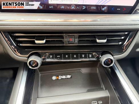 Used 2025 Chevrolet Suburban Z71 AWD/4WD image 27