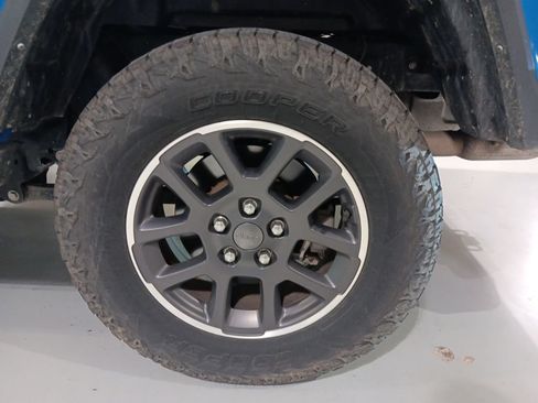 Used 2022 Jeep Gladiator Overland w/ Popular Equipment Package AWD/4WD image 16