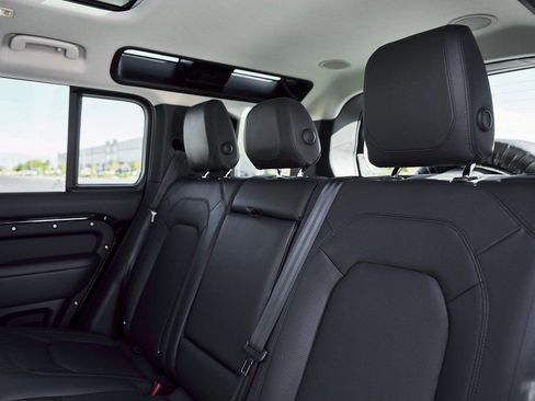 Used 2024 Land Rover Defender 110 SE image 56