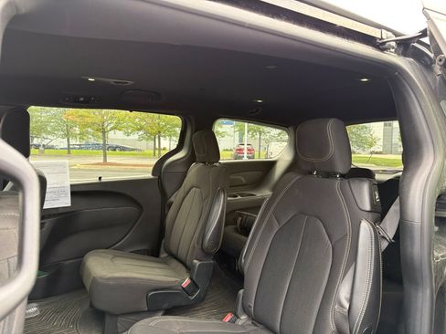 Used 2018 Chrysler Pacifica Touring Plus w/ S Appearance Package FWD image 10