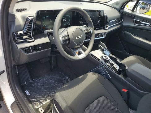 New 2025 Kia Sportage LX image 6