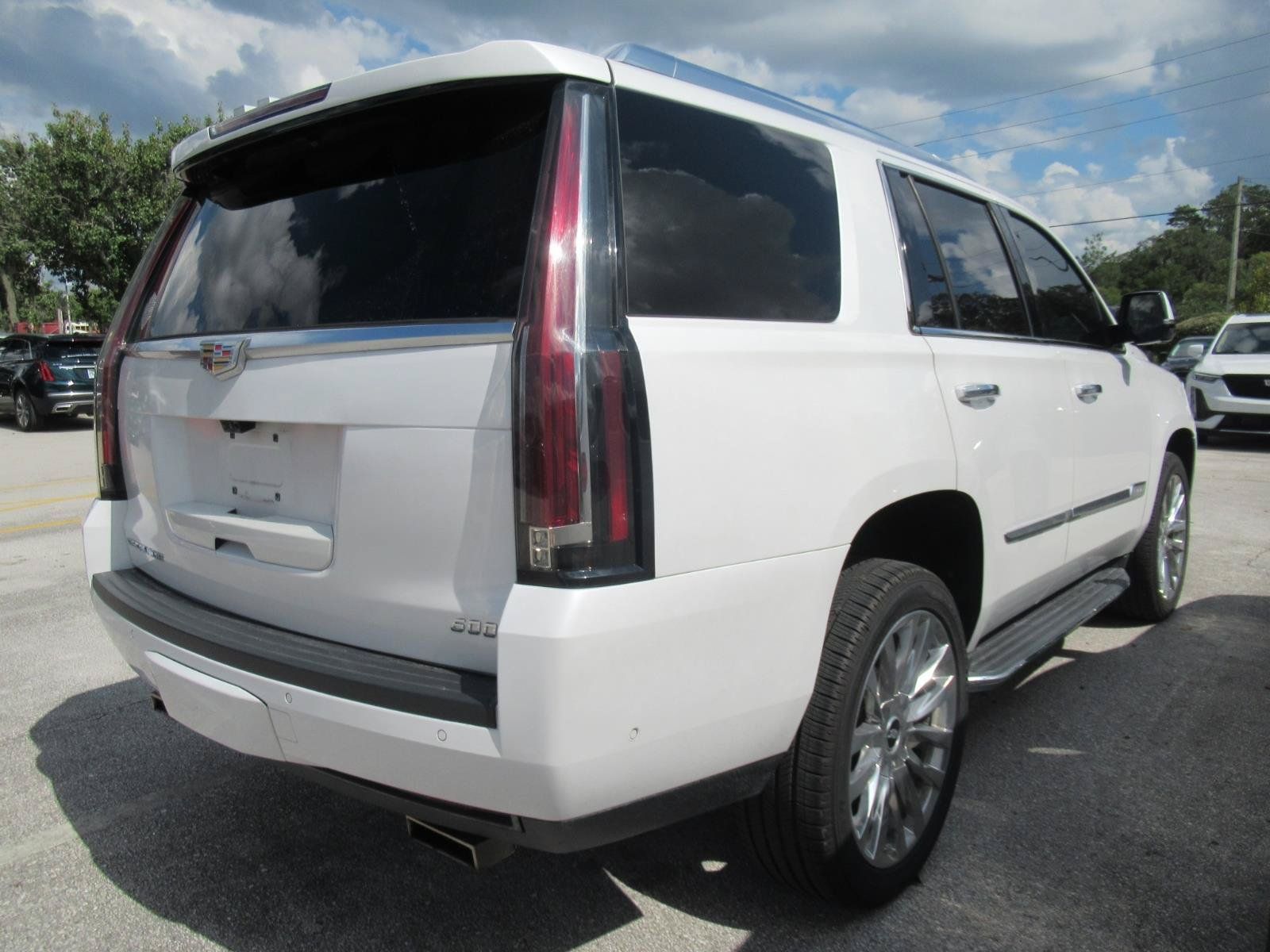 Used 2019 Cadillac Escalade Luxury RWD image 4