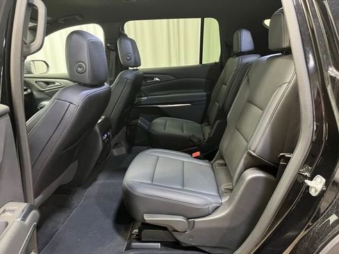 Used 2025 Chevrolet Traverse LT image 26