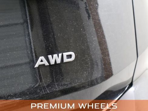 Used 2024 Nissan Rogue S AWD/4WD image 9