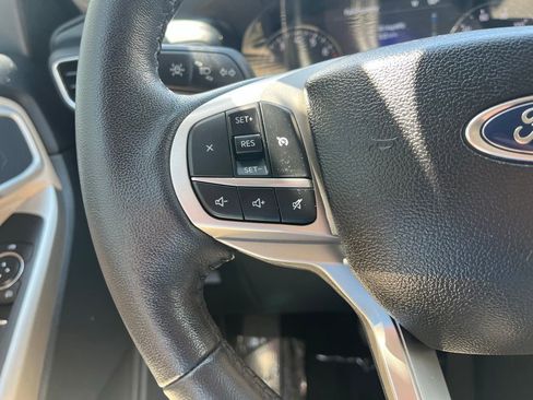 Used 2022 Ford Explorer XLT w/ Equipment Group 202A AWD/4WD image 28