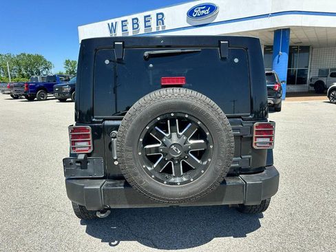 Used 2016 Jeep Wrangler Unlimited Sahara w/ Connectivity Group AWD/4WD image 4