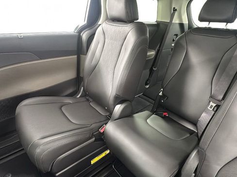 New 2026 Kia Carnival EX FWD image 14