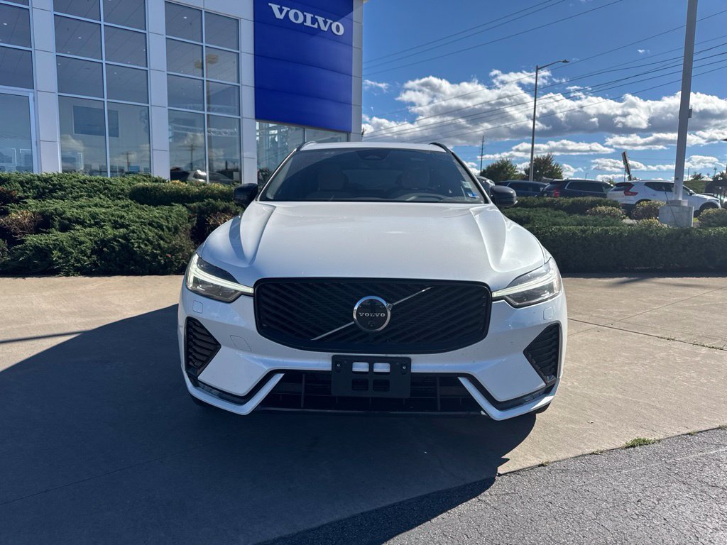 Used 2026 Volvo XC60 B5 Plus AWD/4WD image 2