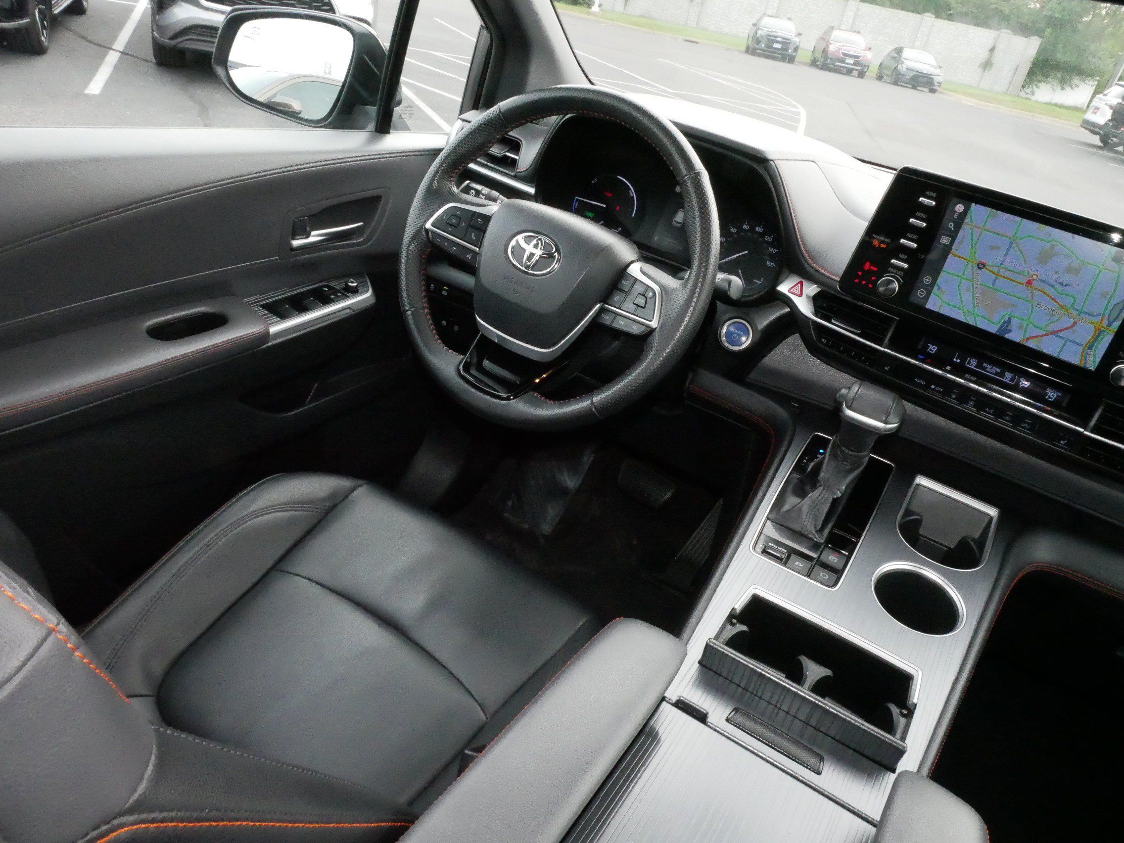 Certified 2022 Toyota Sienna XSE FWD image 9