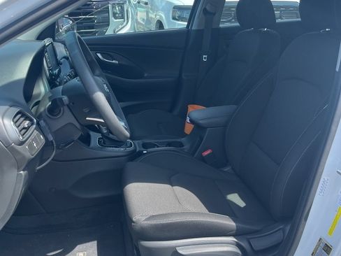 Used 2019 Hyundai Elantra GT FWD image 5