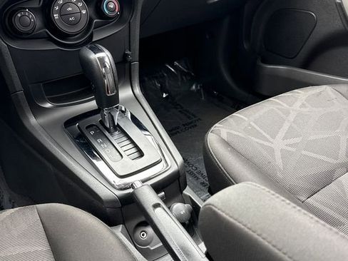 Used 2013 Ford Fiesta SE image 15